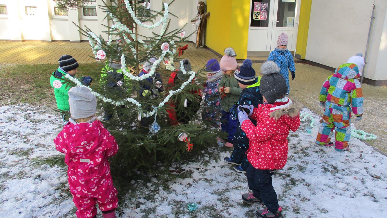 Zdobení vánočního stromku MŠ Vančurova Lanškroun