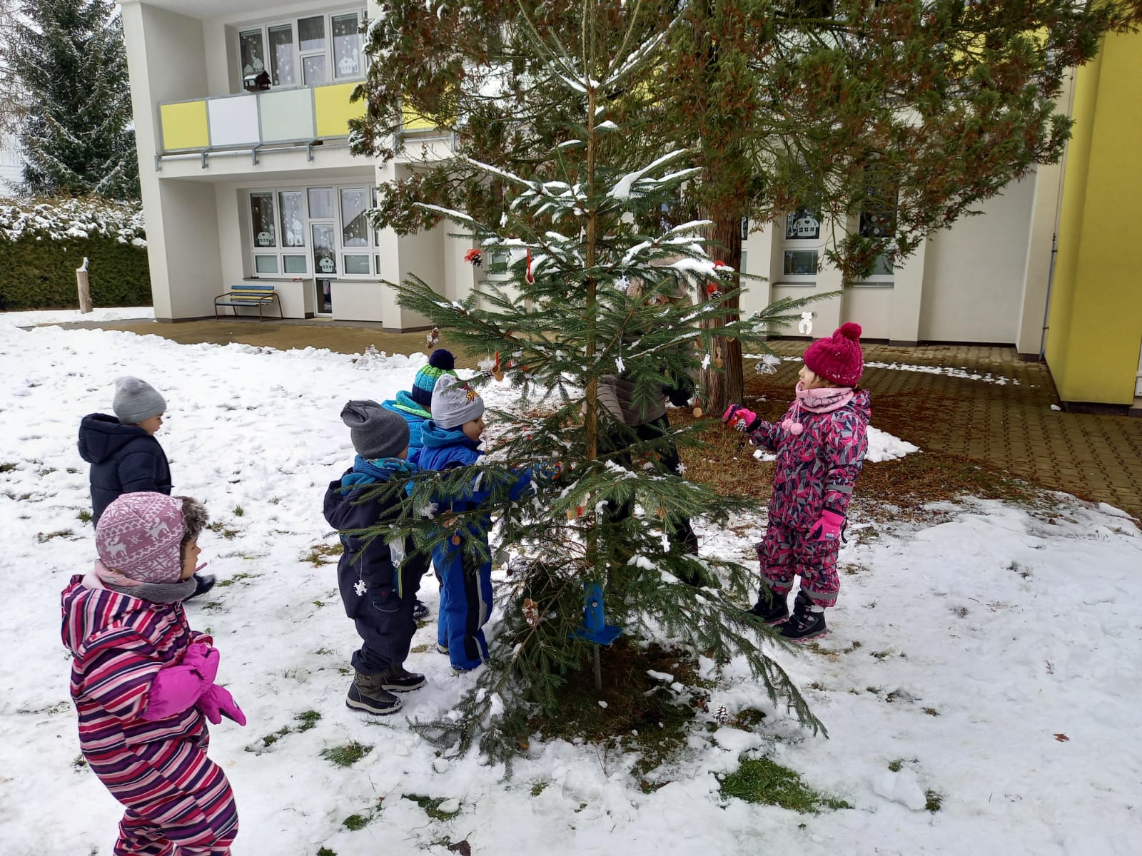 Zdobení vánočního stromku MŠ Vančurova Lanškroun